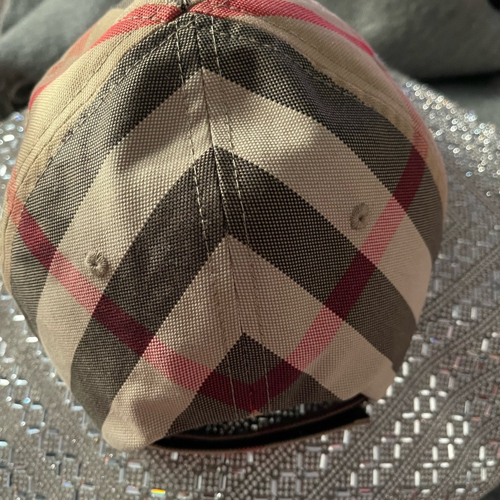 Burberry Print - Picture 2 of 6